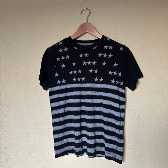 3/$20 Old navy black and gray American flag - Picture 5 of 9